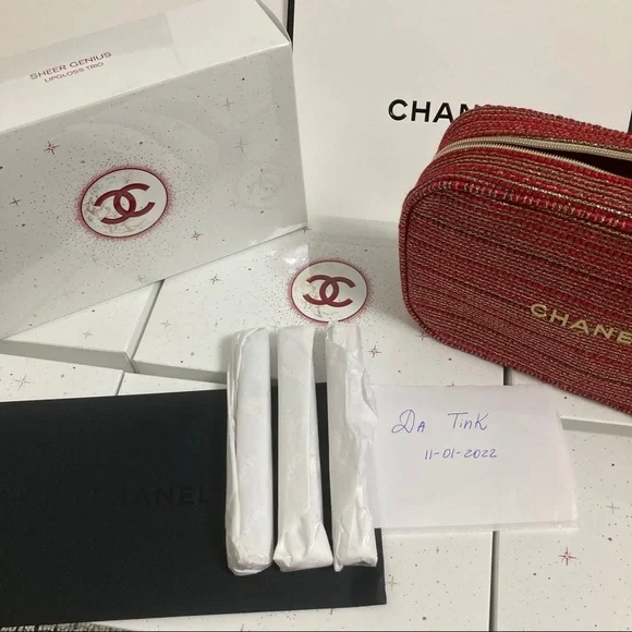 CHANEL GLOSS TRIO SET - Picture 2 of 9